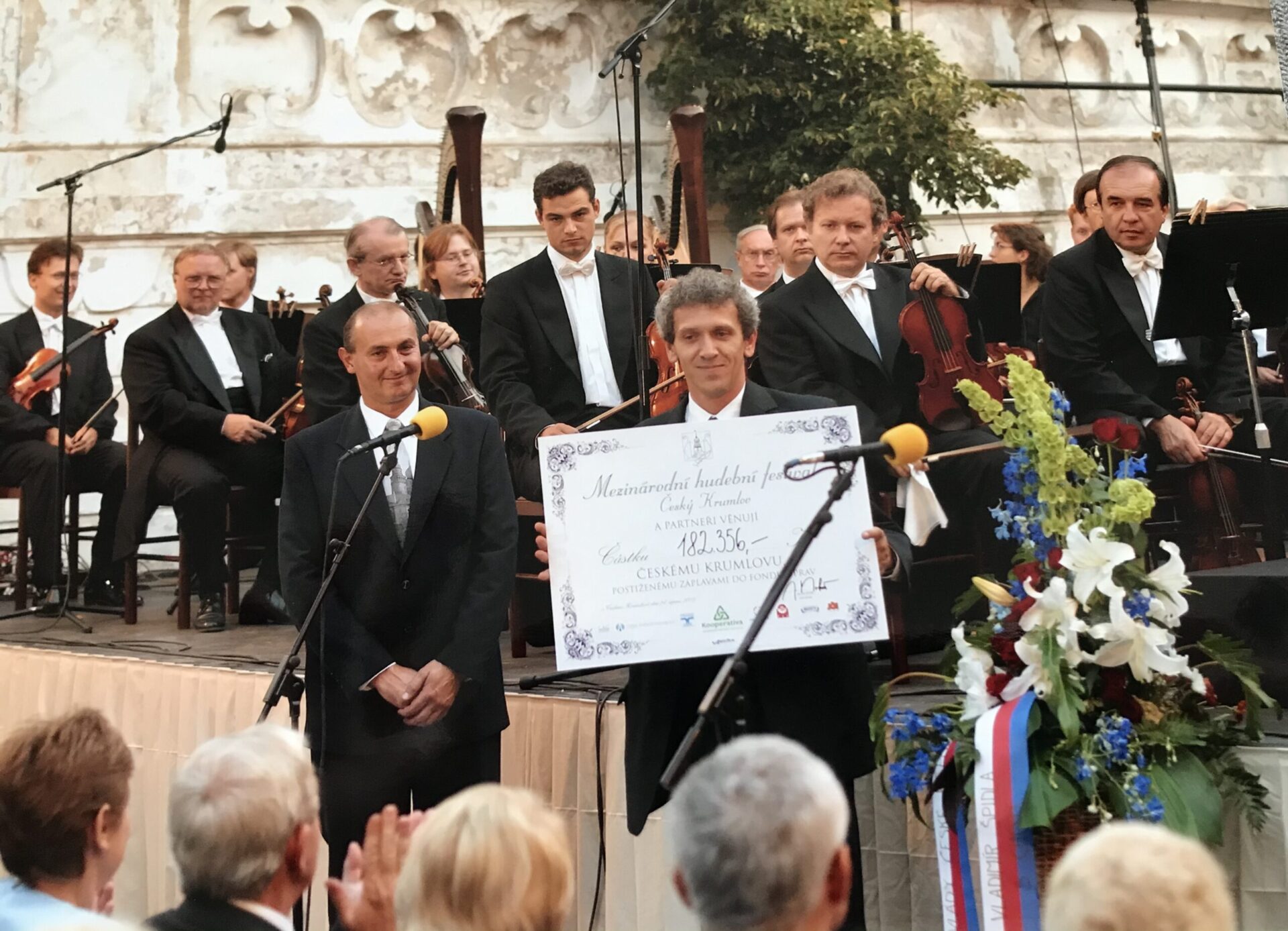 2002 -