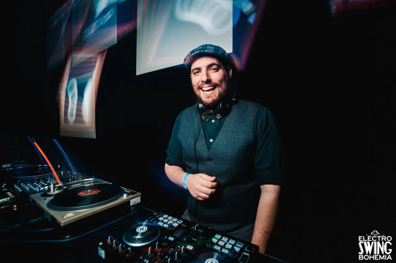 4889Interview with soloists of ¡Viva España!