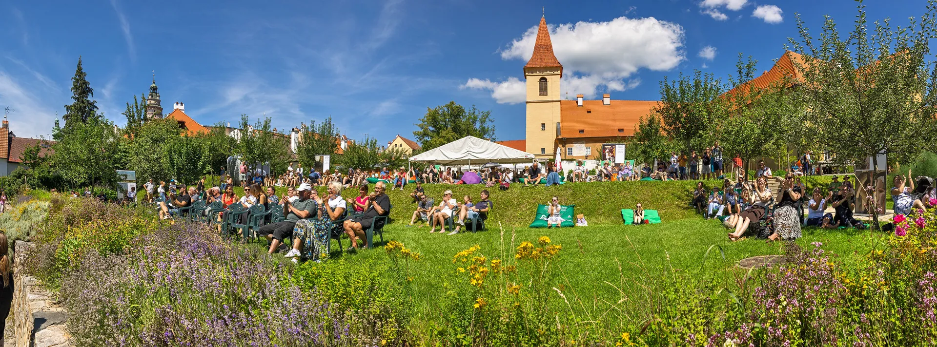 <strong>Téměř vyprodaný druhý festivalový víkend. Na co ještě zajít? Přijďte do Festivalové zóny.</strong>