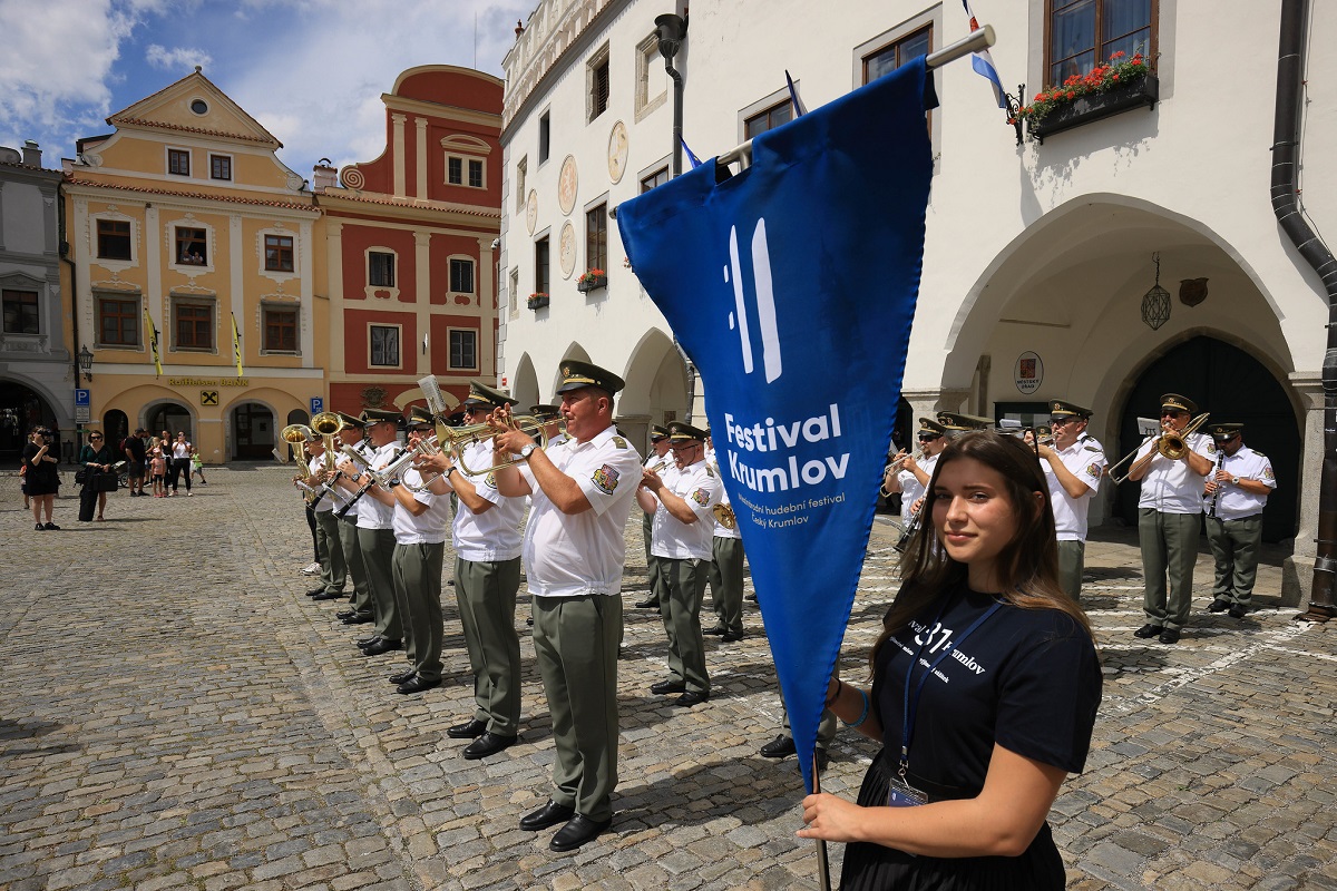 9981Interview with soloists of ¡Viva España!