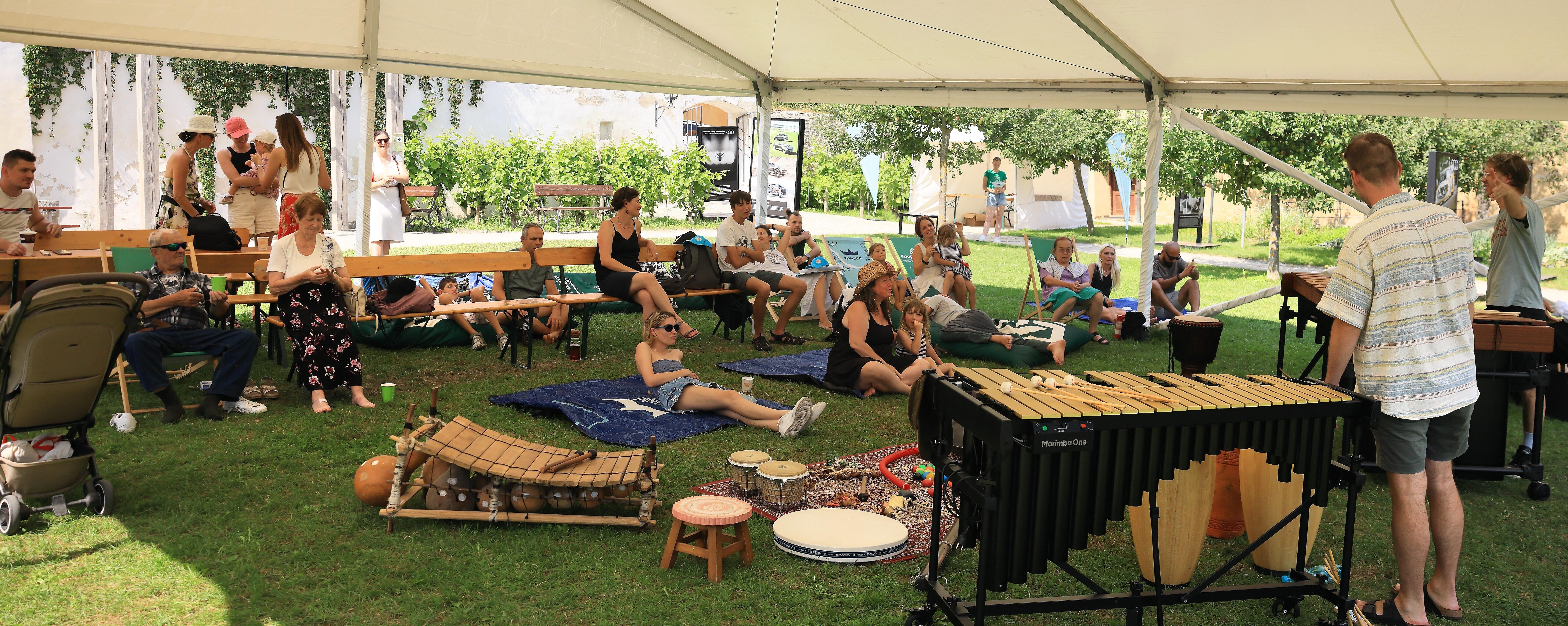 Ranní vykročení se Zuzkou Kořenovou – muzikoterapie